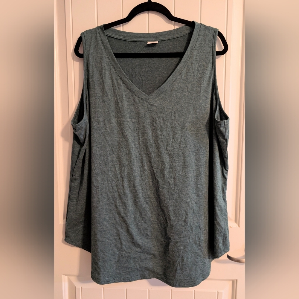 Women's Sleeveless V-Neck Top Size 3X